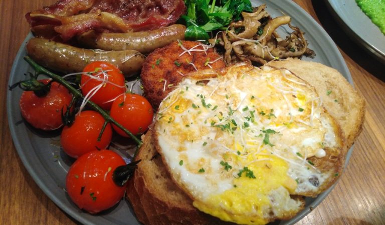 Looking for the best breakfast places in Abu Dhabi?