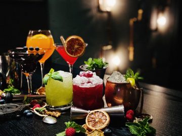 Waves bar and Outdoor Lounge