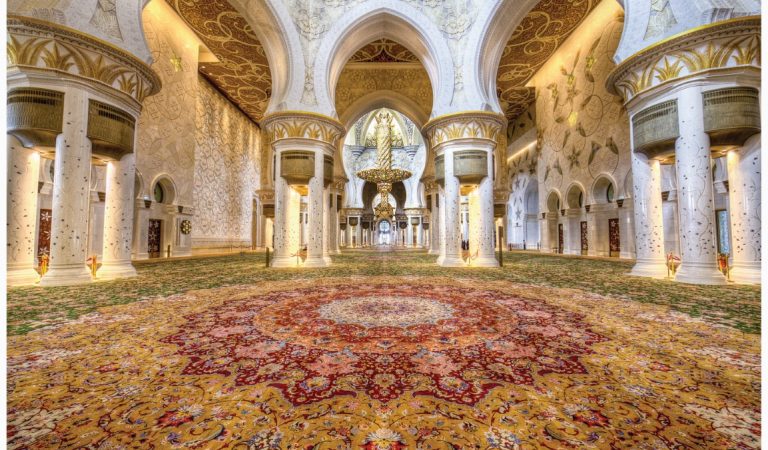 Sheikh Zayed Grand Mosque houses the world’s largest carpet