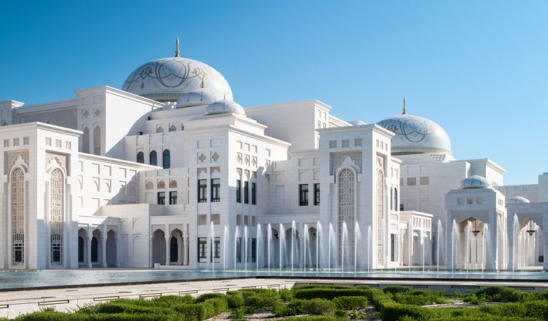 A guided tour discovering the beautiful Qasr Al Watan in Abu Dhabi