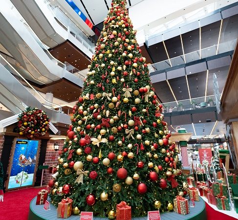 A Festive Spectacle And Your Chance To Meet Santa In Abu Dhabi